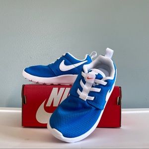 Nike Roshe One Shoes